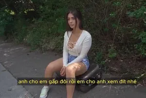 Nữ sinh viên quốc tế xinh đẹp "Joey" và anh bạn trai người nước ngoài có hình xăm lớn đã có một bữa tiệc sex vào cuối tuần. Nữ thần ngực đẹp cưỡi trên và xoay người xung quanh. Cô ấy chơi rất giỏi.